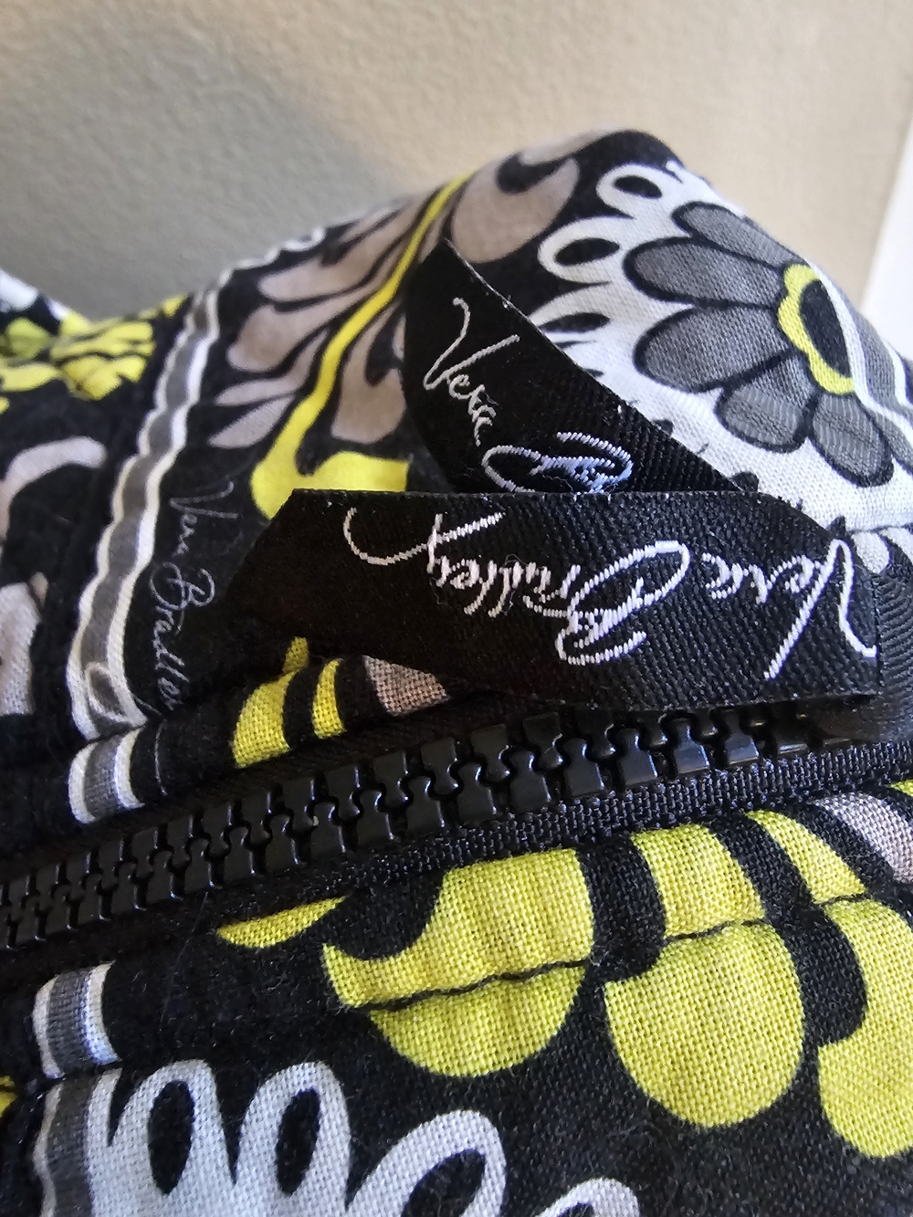 3 Piece Vera Bradley- Black, Yellow & Cream Quilted Barrel Tote with Wristlet - Picture 5 of 8